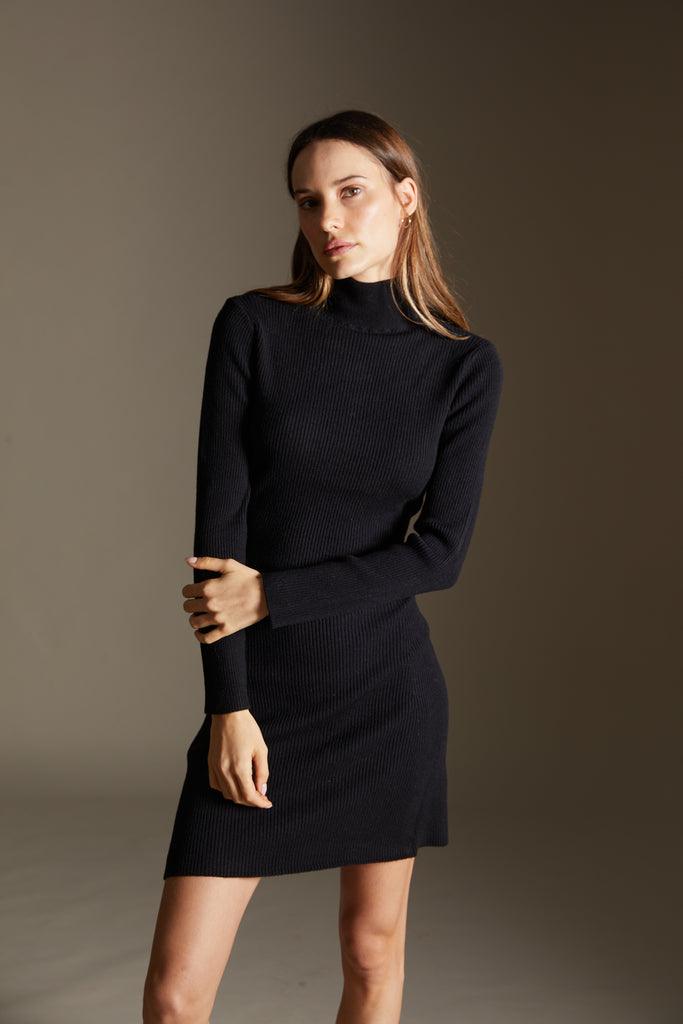 Knitted silhouette dress with neck - SAMPLE SALE LONDON 