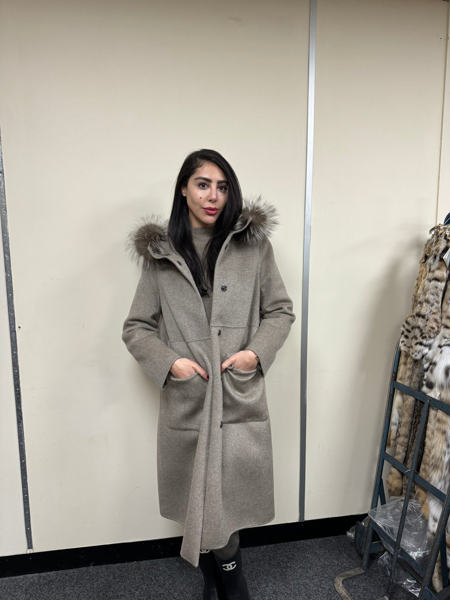 WOOL COAT WITH MINK LINIGANF FOX TRIM ON THE HOOD SIZE M