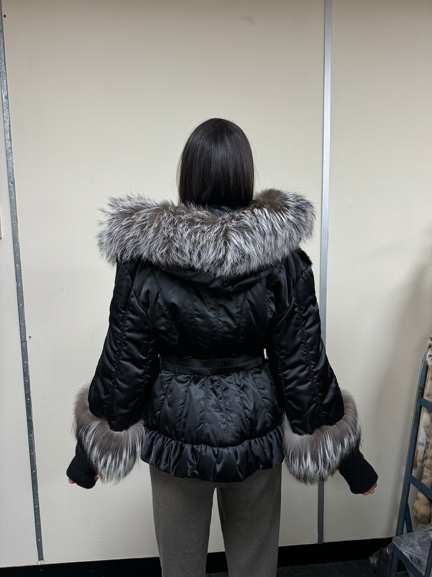 JACKET WITH FOX HOOD AND MINK DETAILS AND BELT SIZE M-L