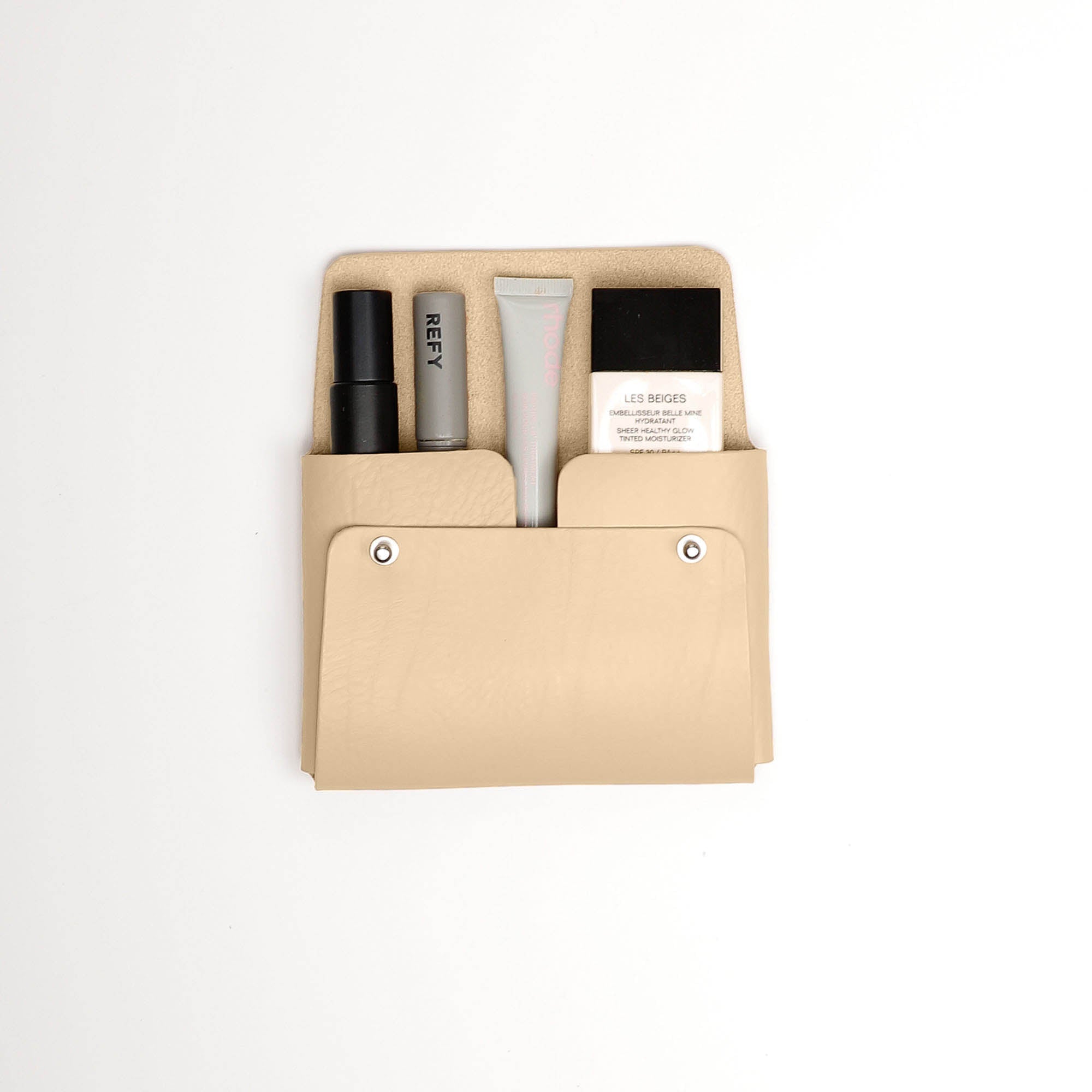 Pouch-Kuai-Buttermilk-Medium-Front-2-Leather_Pouch-Cocoa-Debossing-Wicker_Wings-Sustainable_Leather_Products-Upcycled_Leather-Small_Leather_Goods-Made_in_England-Leather_Accessories-W.jpg
