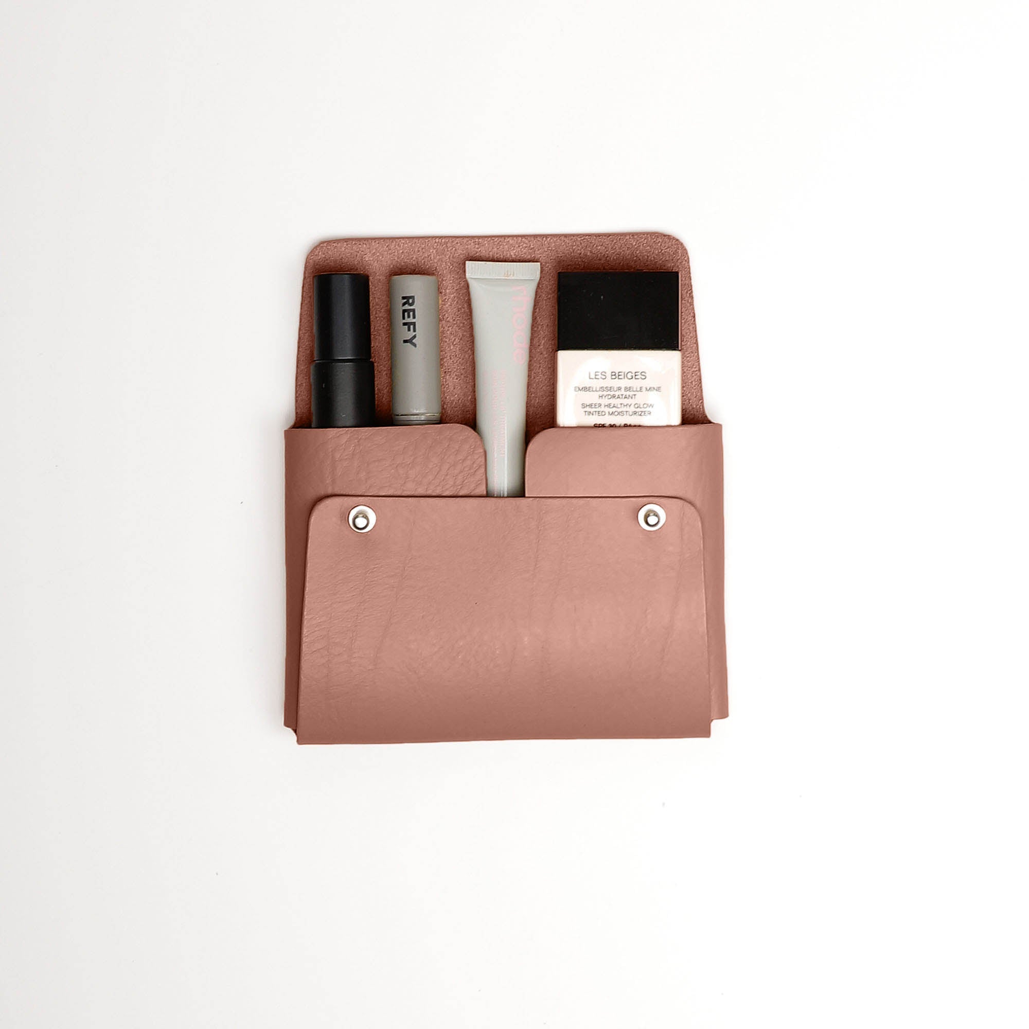 Pouch-Kuai-Cocoa-Medium-Front-2-LeatherPouch-Cocoa-Debossing-WickerWings-SustainableLeatherProducts-UpcycledLeather-SmallLeatherGoods-MadeinEngland-LeatherAccessories-WickerBag-Wicker_2329affe-d55b-4cbc-93e2-5aa24ea61e01.jpg