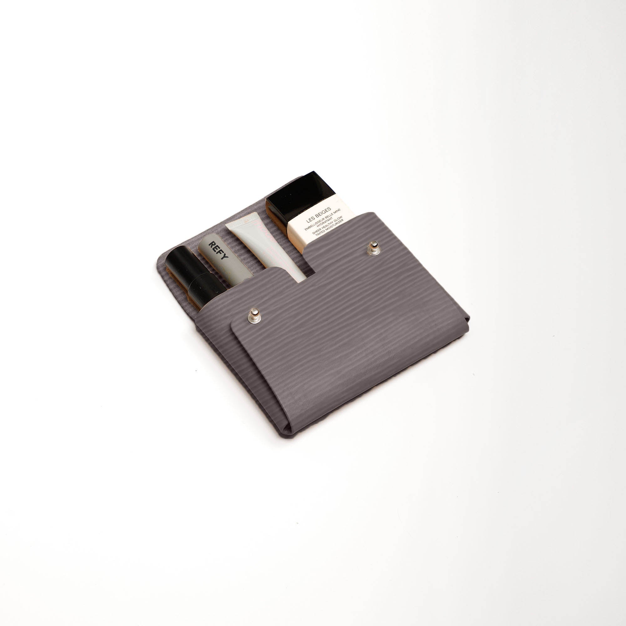 Pouch-Kuai-Large-GreyWavy-3-LeatherPouch-Cocoa-Debossing-WickerWings-SustainableLeatherProducts-UpcycledLeather-SmallLeatherGoods-MadeinEngland-LeatherAccessories-WickerBag-WickerHand.jpg