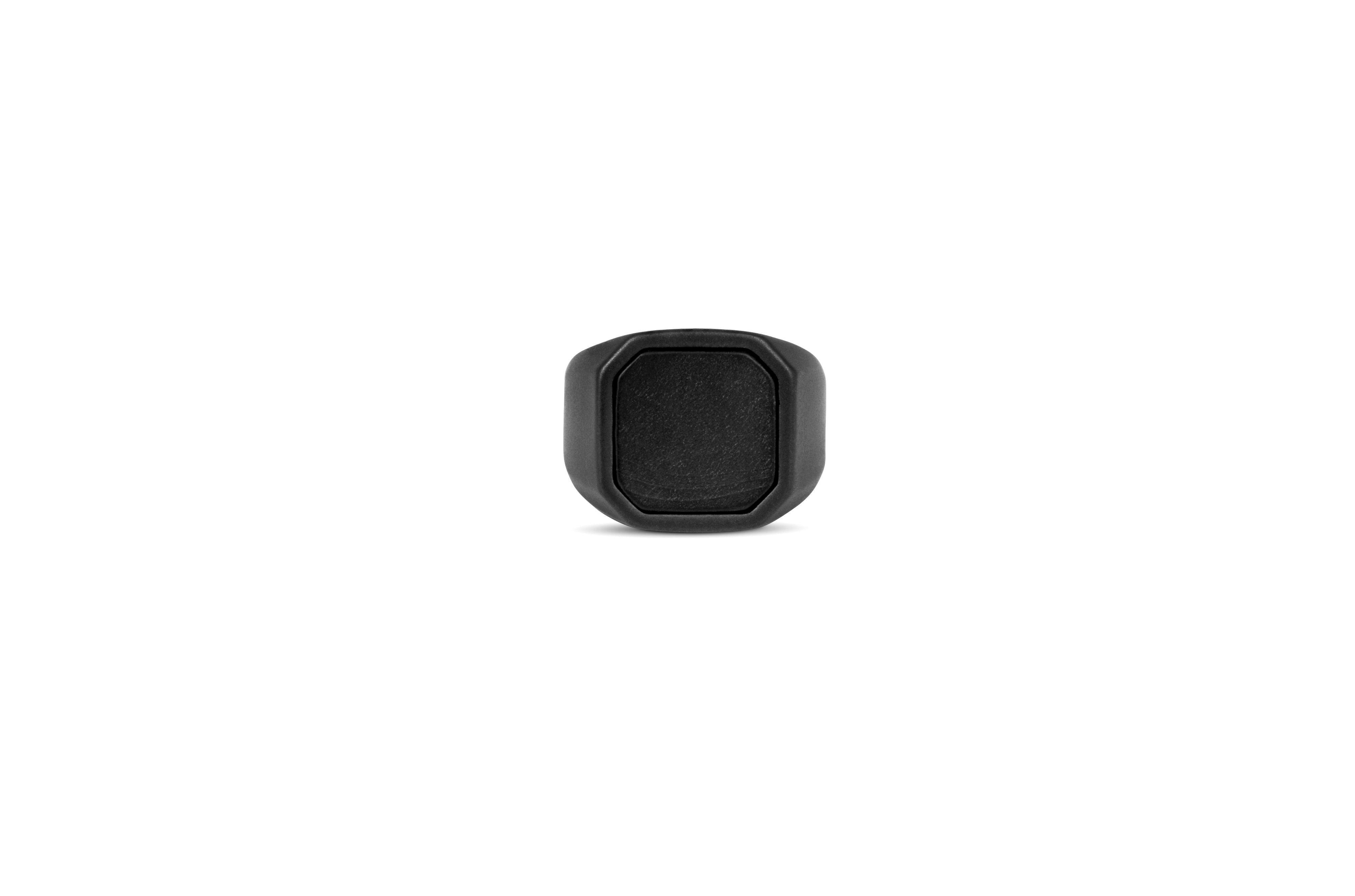 Tateossian Ceramic Signet Ring with Onyx (M Size)