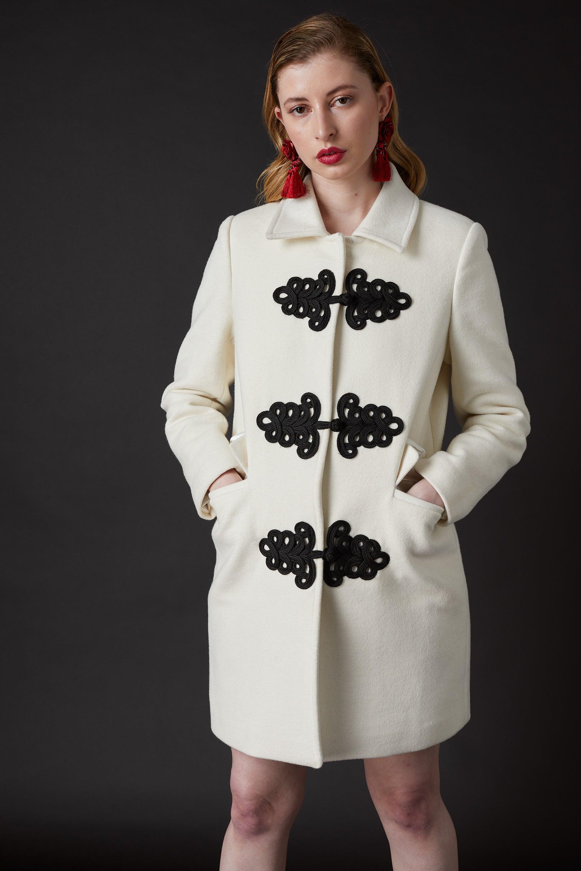 SKYLENCE - Windsor Ming Coat White - SAMPLE SALE LONDON 