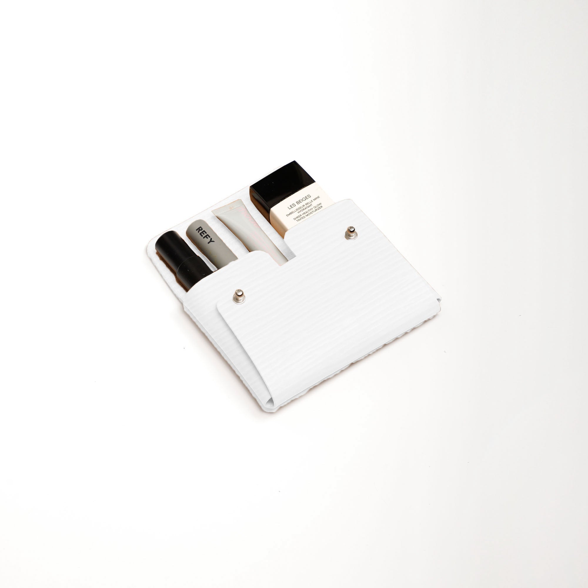 WickerWings-Pouch-Medium-White_Wavy-3_4fe94037-d186-471d-a0d1-36313db3c928.jpg