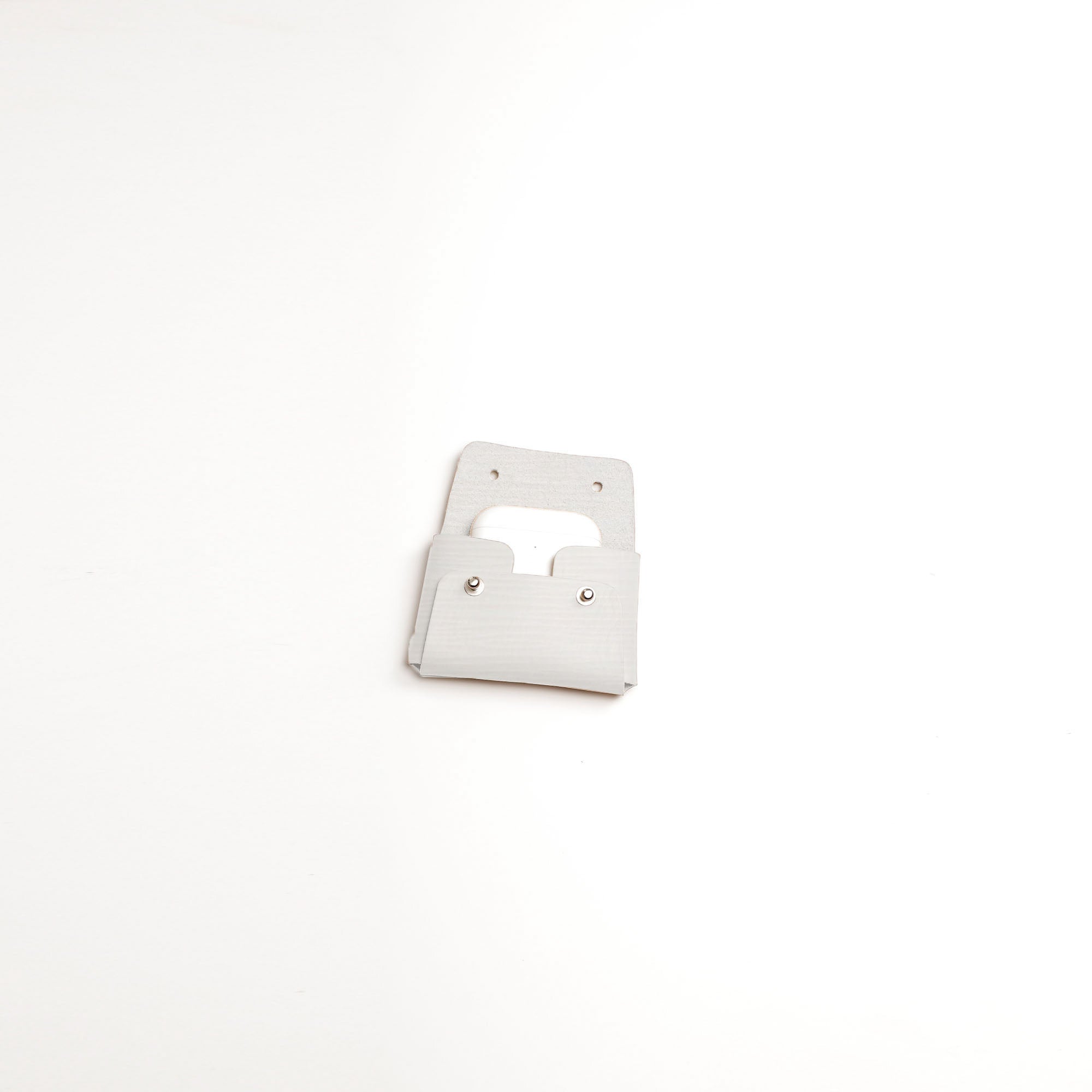WickerWings-Pouch-Small-WhiteWavy-3_6d29b3b6-c3b4-451d-a078-d4d72b3d70a1.jpg