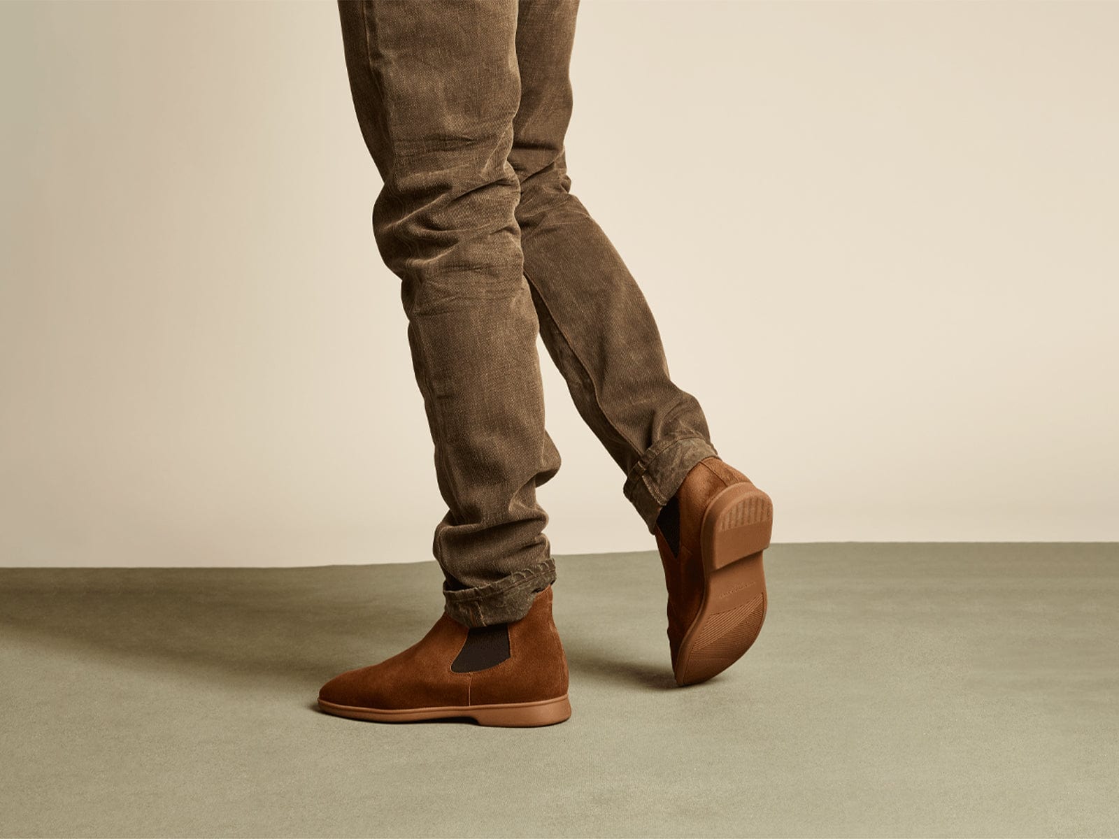 Rover Boots in Earth Glove Suede Caramel Sole