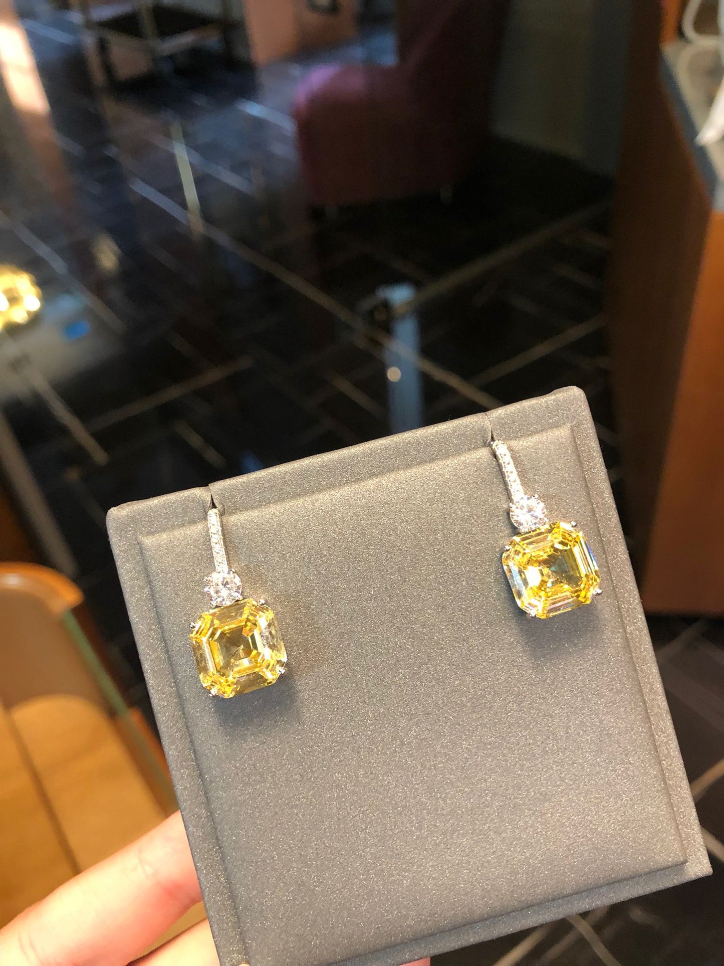 AJ - Earrings with asscher cut yellow stones